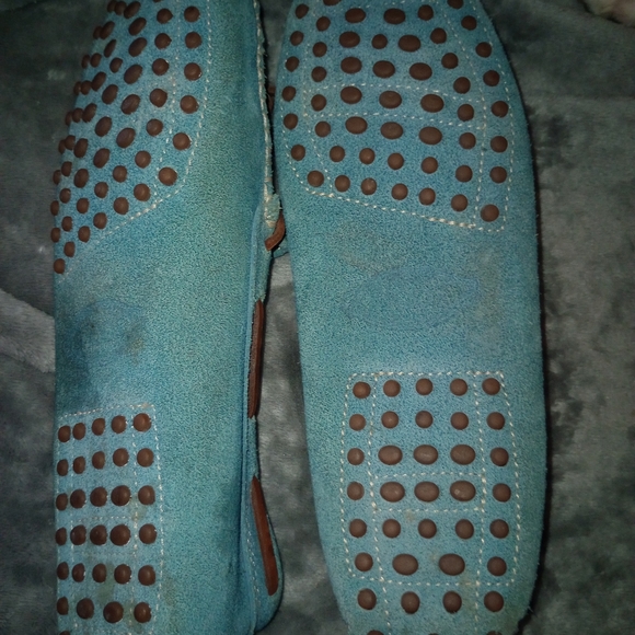 Shoes - Picture 2 of 3